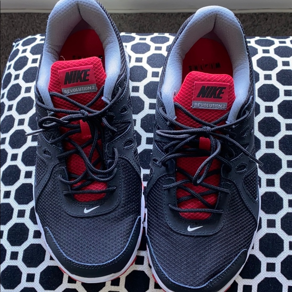 Nike Revolution 2